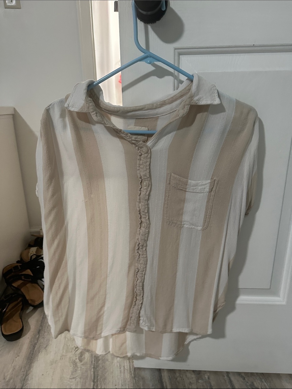 American eagle button down top